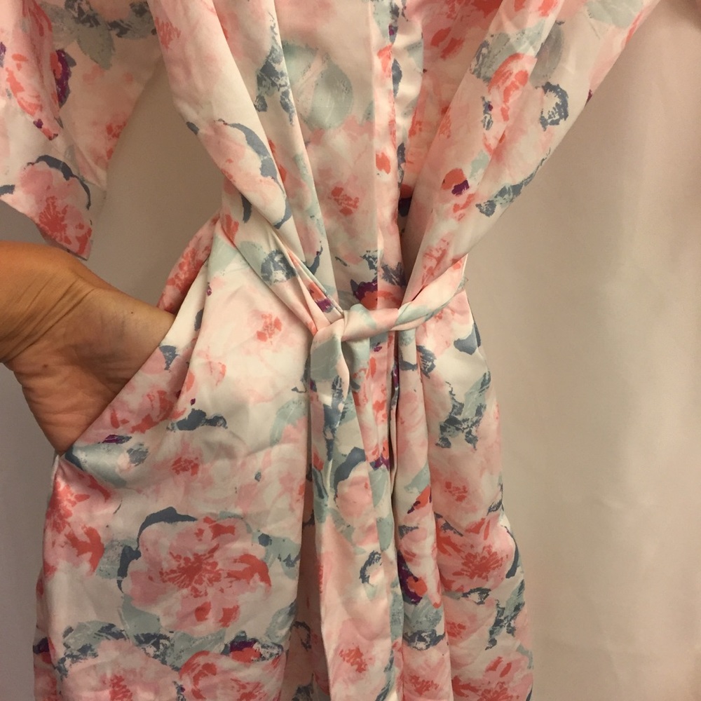 EUC ICING Floral Robe - Picture 3 of 8